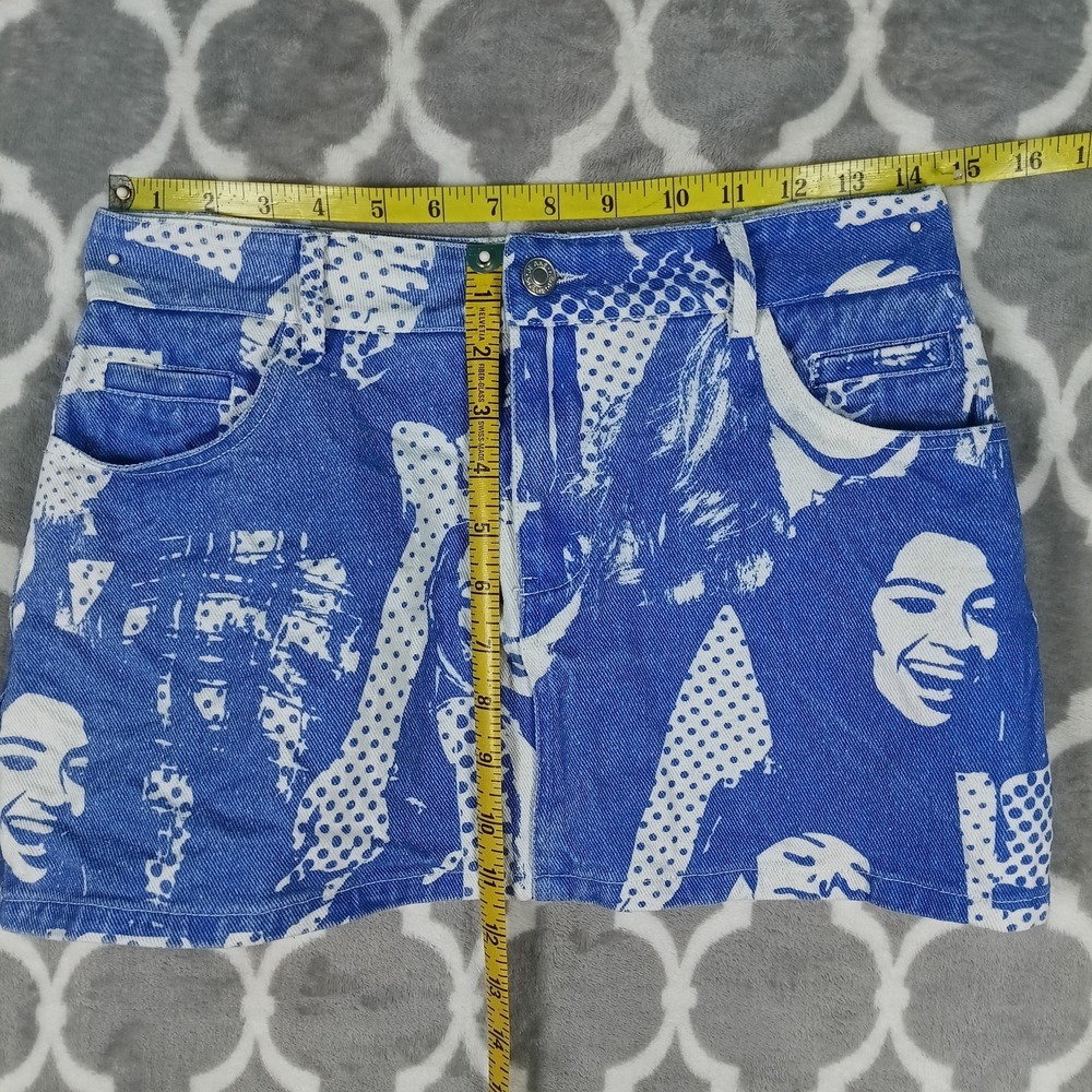 Edikted Mini Skirt Denim Size Small Blue White Graphic Pop Art Faces Y2K - Picture 4 of 9